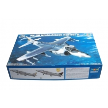 TRUMPETER 02285 1:32 AV 8B NIGTH ATTACK HARRIER II