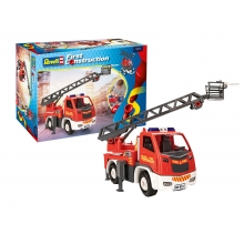 REVELL 00914 TURNTABLE LADDER FIRE TRUCK 1:20