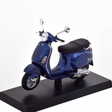 MAGAZINE VES0040 1:18 2005 VESPA LX 125, BLUE