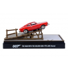 MOTORMAX 79822 JAMES BOND 3PULG DIORAMA THE MAN WITH THE GOLDEN GUN ( 1974 AMC HORNET )