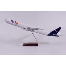 AIRPLANE BOEING 777-300ER FEDEX 47CM