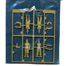 FINEMOLDS FM14 1:35 GERMAN INFANTRY WINTER CAMOUFLAGE 4 FIG